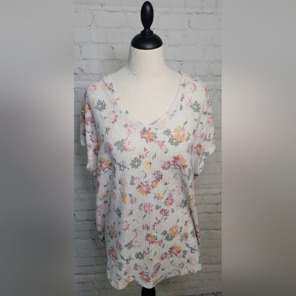 Lane Bryant Waffle Knit Short Sleeve V-Neck Top size 18/20W Floral Print Casual